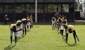 Millones para unos pocos prospectos, mientras el grueso salta al vacío