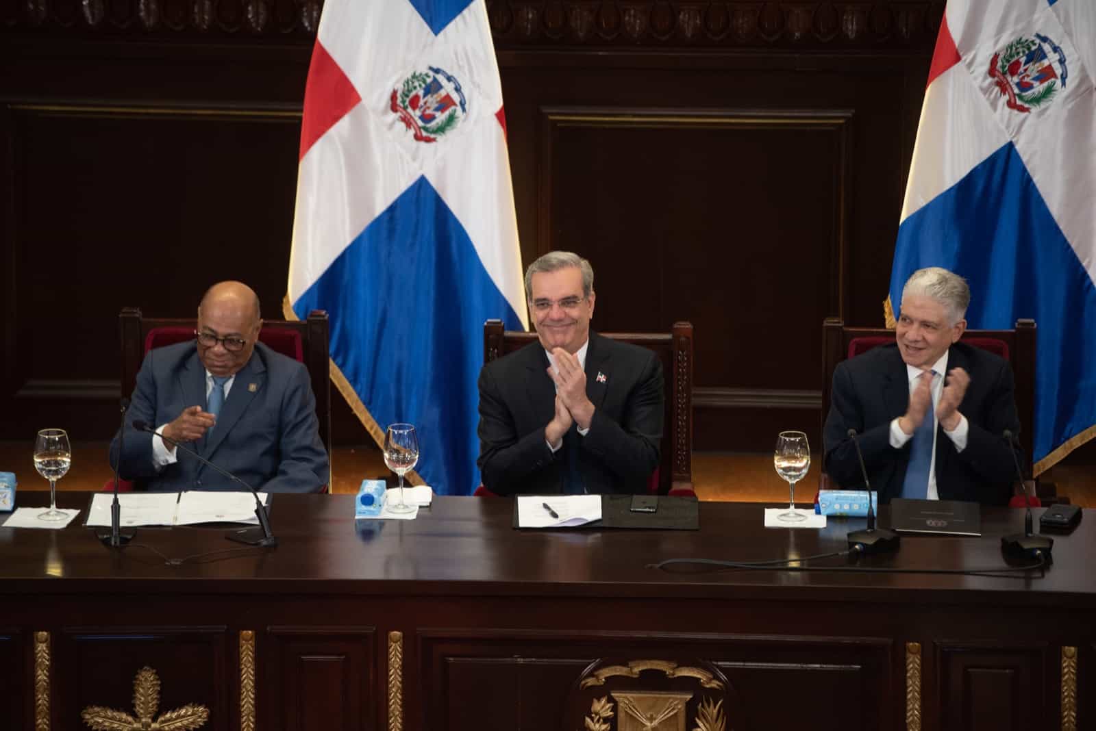 El presidente Luis Abinader encabezó el acto de reconocimiento al doctor Milton Ray Guevara.