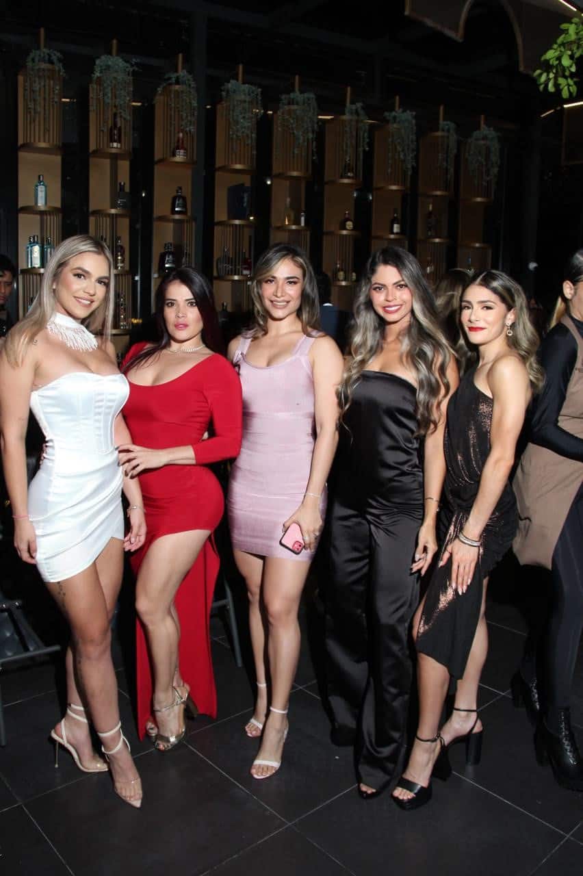 Friorella Luccia, Cristina Echevery, Zohe Lira, Vanessa Caballero y Pricila Maltez.