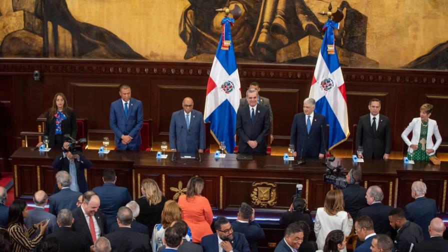 Senado reconoce a Milton Ray Guevara por su compromiso inquebrantable en la defensa de la Constitución