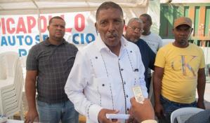 Choferes de Los Alcarrizos temen ser desplazados por el Metro y el Teleférico