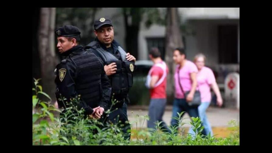 La Policía de Ciudad de México detiene a varias personas por robar cableado del metro La Policía de Ciudad de México detiene a varias personas por robar cableado del metro