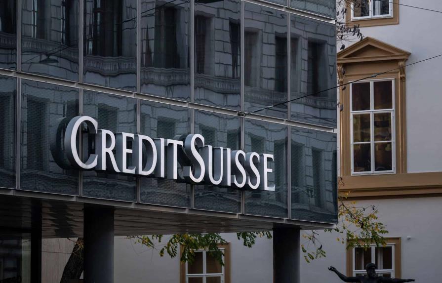 El banco UBS absorbe al Credit Suisse para estabilizar la plaza financiera suiza