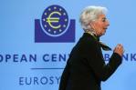 El euro cae con fuerza frente al dólar tras la subida de tipos del Banco Central Europeo El euro cae con fuerza frente al dólar tras la subida de tipos del Banco Central Europeo