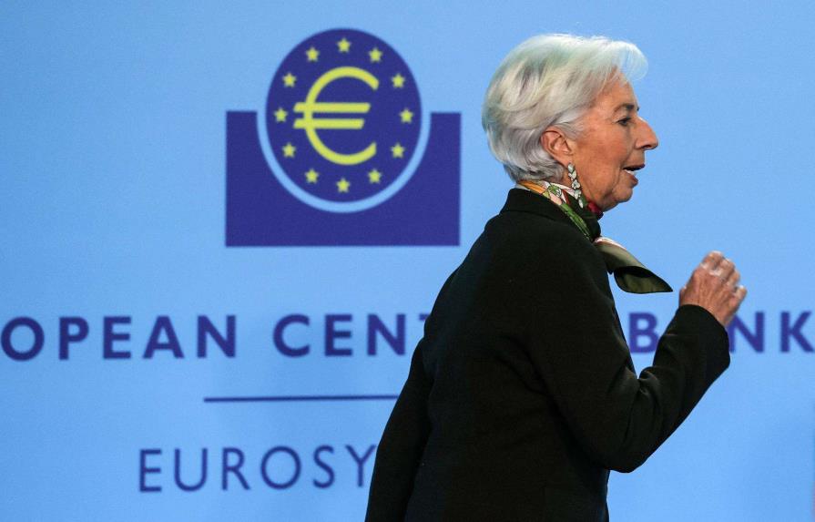 El euro cae con fuerza frente al dólar tras la subida de tipos del Banco Central Europeo