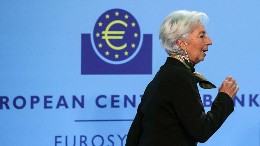 El euro cae con fuerza frente al dólar tras la subida de tipos del Banco Central Europeo