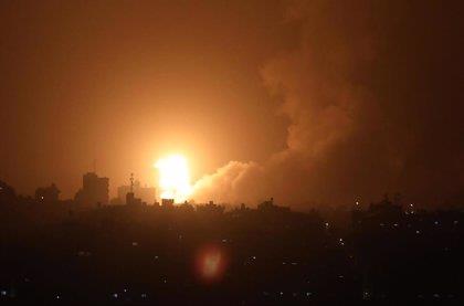 Israel ataca Gaza en represalia por el lanzamiento de cohetes desde la Franja