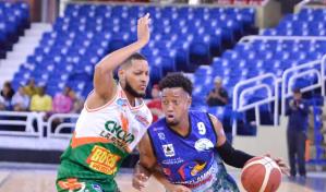 Kelvin Peña, un roble a sus 42 años; juega como nativo en Venezuela