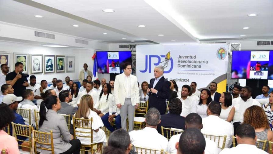 Al presidente del PRD le preocupa el futuro de la juventud dominicana