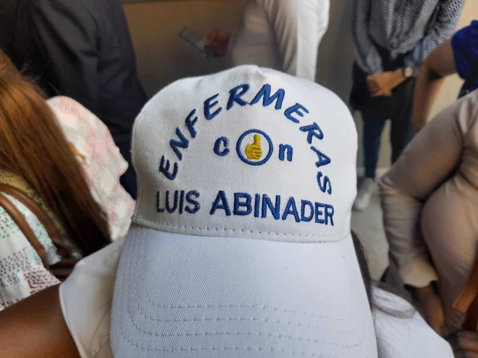 Médicos y enfermeras en apoyo a Luis Abinader.