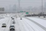 El frío amenaza al noreste de EEUU, y una tormenta mantiene apagones en Texas
