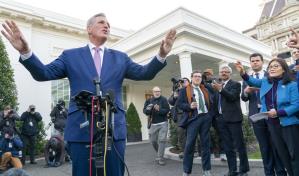 Avanza diálogo entre Biden y McCarthy sobre tope de la deuda de EEUU, pero aún sin acuerdo