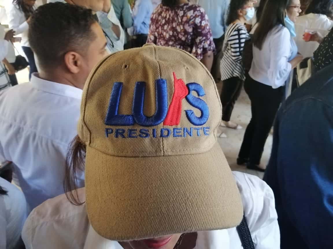 Médicos y enfermeras en apoyo a Luis Abinader.