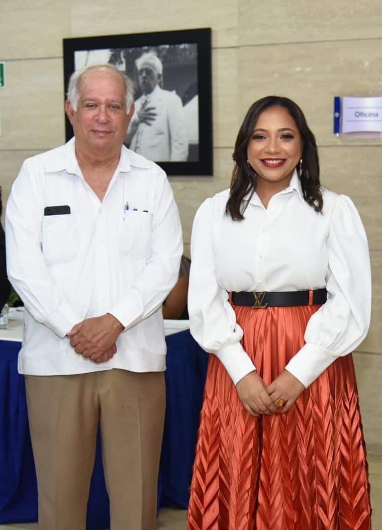 Wilfredo Lozano, director del Instituto de Migración, y Ely Encarnacio´n, subdirectora de Migración.