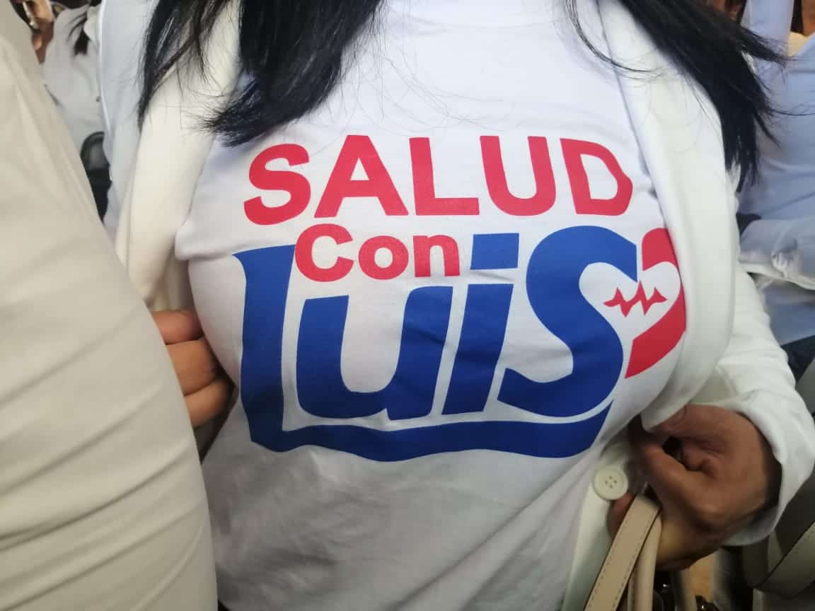 Médicos y enfermeras en apoyo a Luis Abinader.