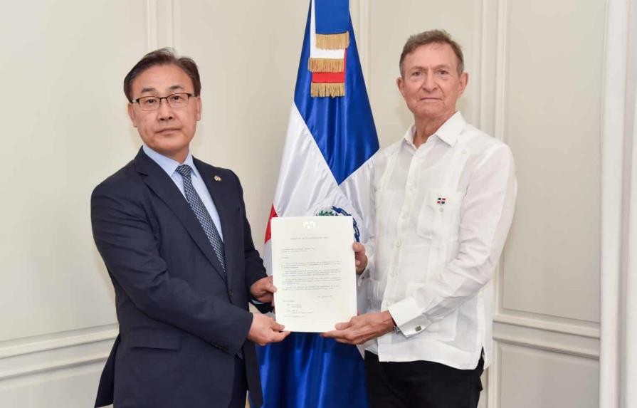 Canciller recibe las Copias de Estilo de las Cartas Credenciales del nuevo embajador de Corea