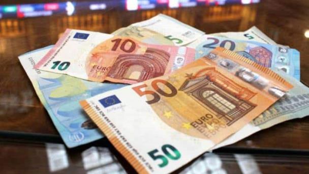 El euro cae por debajo de US$1.10 tras los comentarios de Powell
