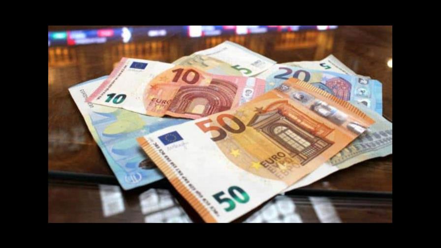 El euro cae por debajo de US$1.10 tras los comentarios de Powell