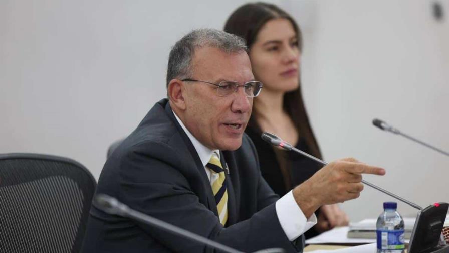 Presidente del Congreso saca a su hijo de Colombia por amenazas de muerte