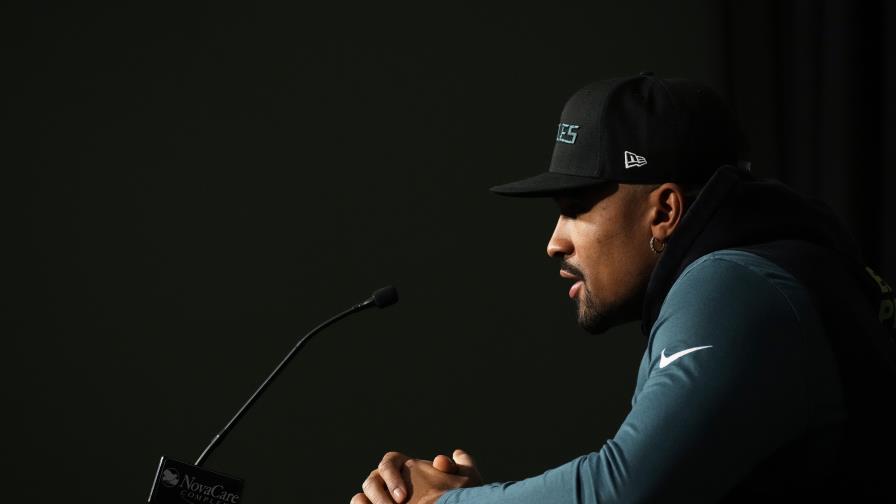 Hurts, listo para duelo histórico de Super Bowl con Mahomes Hurts, listo para duelo histórico de Super Bowl con Mahomes