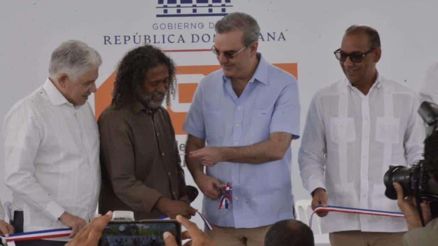 Presidente Abinader insta al padre Nino y comunitarios a seguir luchando por sus derechos 