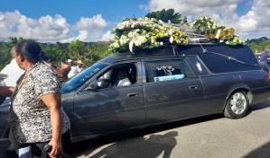 Sepultan restos de director distrital de La Otra Banda entre llantos y dolor