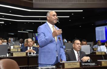 Julito Fulcar niega que PRM esté comprando alcaldes de la oposición