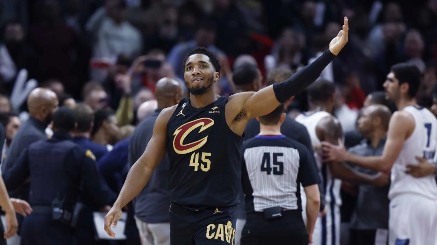 VIDEO | La NBA suspende a Brooks y multa a Mitchell por altercado en Grizzlies-Cavs VIDEO | La NBA suspende a Brooks y multa a Mitchell por altercado en Grizzlies-Cavs