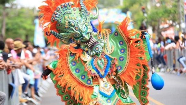 COCAVE y UCAVE son intimados por los grupos de carnaval Broncos y Fieras de La Vega