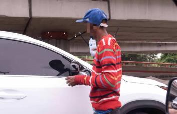 No acaban los incidentes con limpiavidrios en República Dominicana