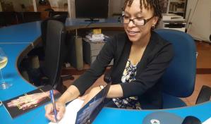 Elisa Carolina Martínez Salazar lanza poemario Desvelo, silencios y recuerdos