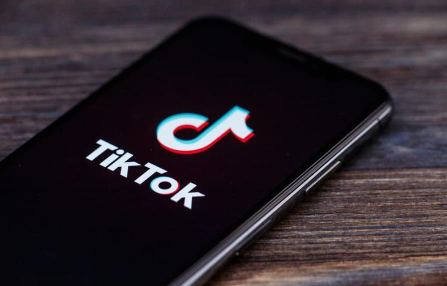 El gobernador de Texas ordena eliminar TikTok en dispositivos del estado