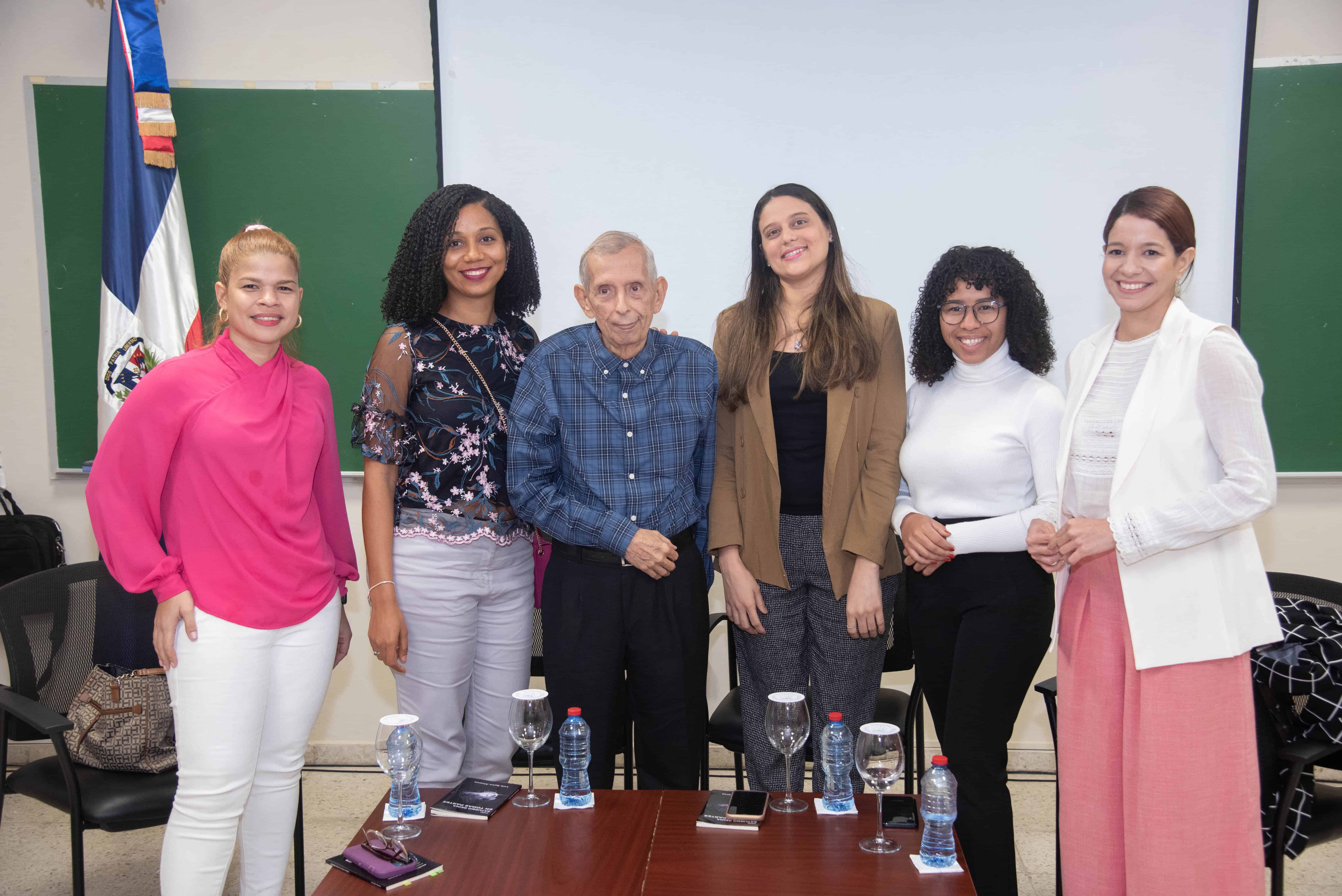 Ibeth Guzmán, Indhira Suero, Luis Beiro, Daniela Pujols, Yanibel Luna y Natalí Faxas.