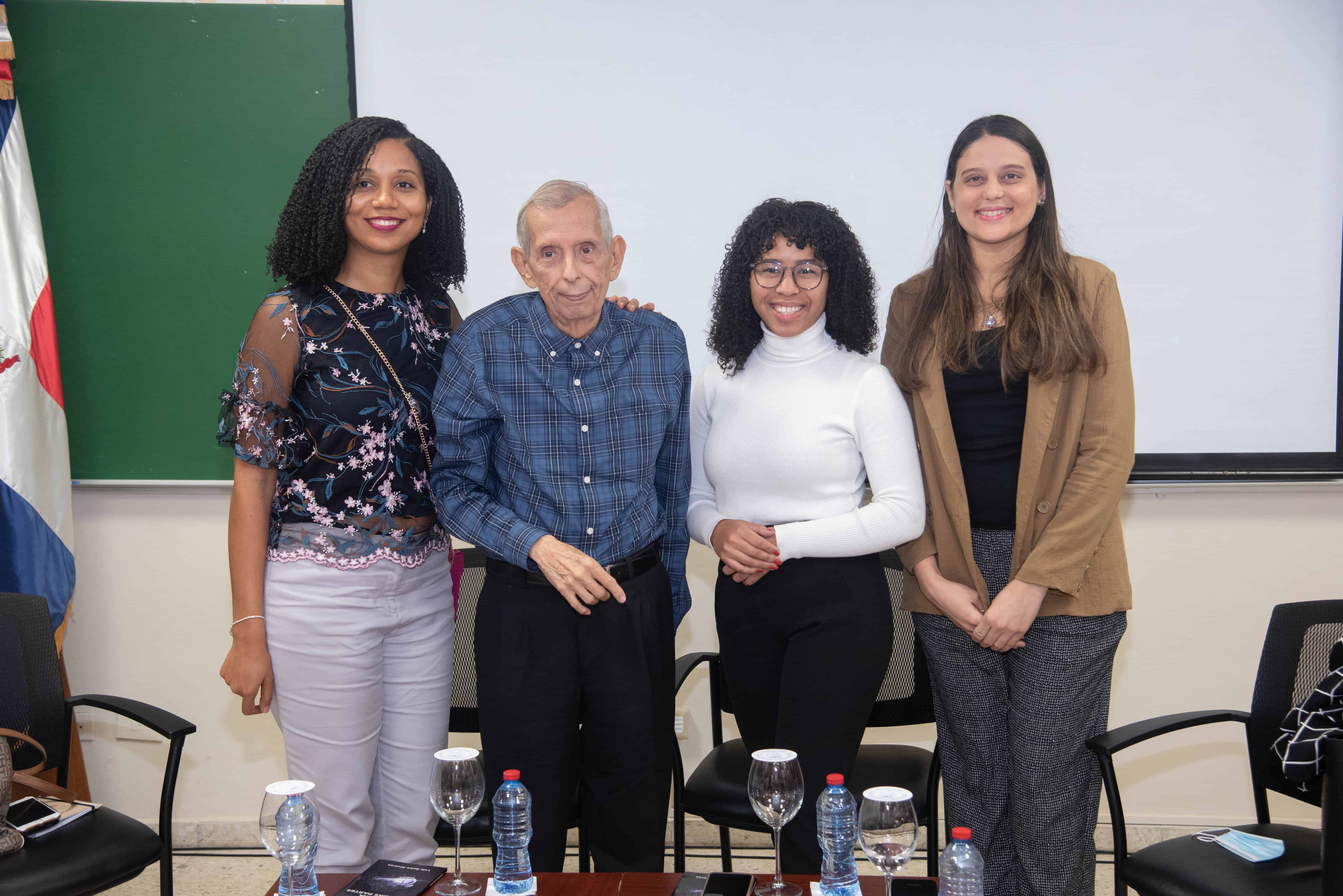 Indhira Suero, Luis Beiro, Yanibel Luna y Daniela Pujols