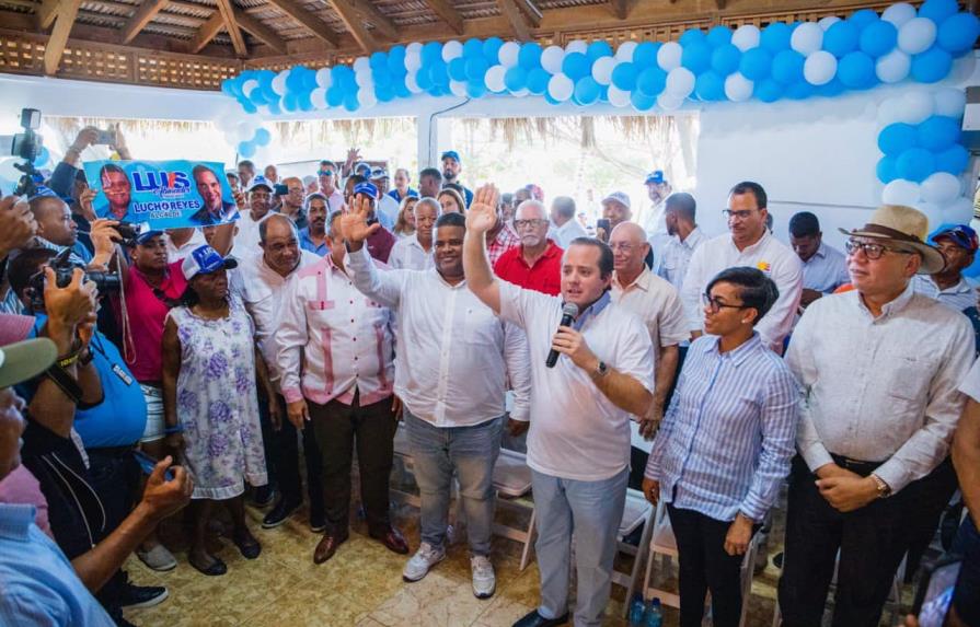 Alcalde Lucho Reyes abandona el PLD y se juramenta en el PRM