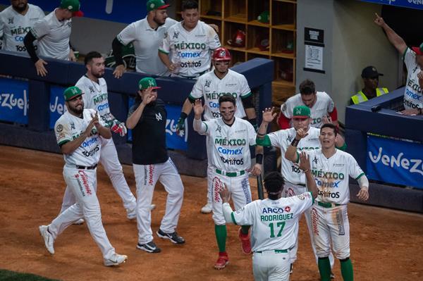 México suma tercera victoria en la Serie del Caribe al batir 6x5 a Cuba