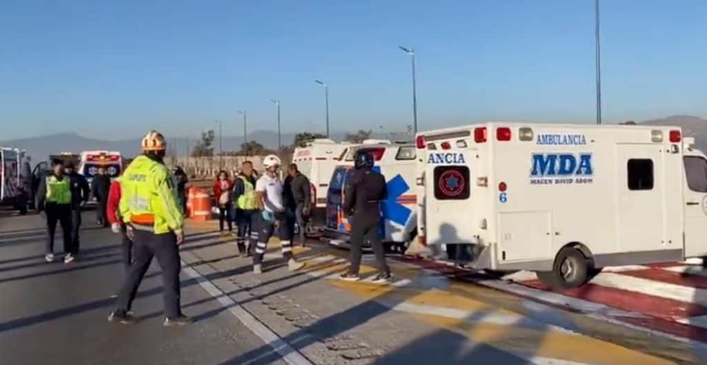 Tres muertos y más de 20 heridos en accidente de autobús en centro de México