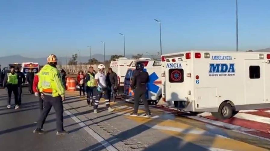 Tres muertos y más de 20 heridos en accidente de autobús en centro de México Tres muertos y más de 20 heridos en accidente de autobús en centro de México