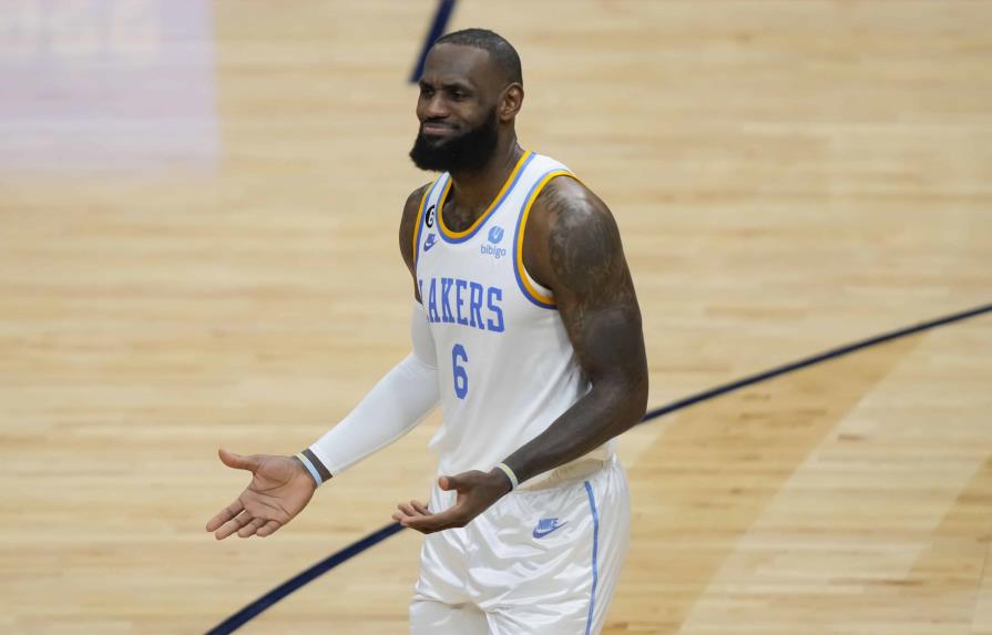 James se acerca a récord de NBA, pero Lakers caen ante Pelicans