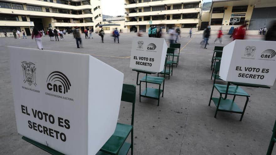 La participación en elecciones locales de Ecuador llega al 33 % al mediodía