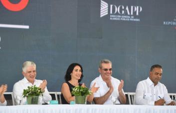 Presidente comienza construcción de primeros dos hoteles en Pedernales