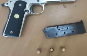 Apresan hombre que portaba una pistola ilegal en Barahona
