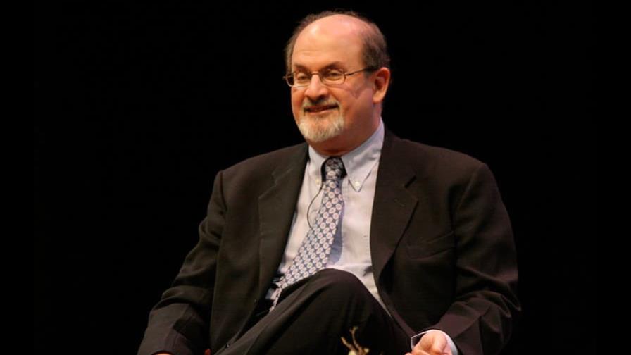 Seis meses después de su agresión, Salman Rushdie publica su novela Victory City