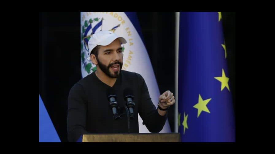 Bukele señala a Petro de atacar los asuntos internos de El Salvador