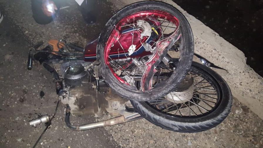 Mueren dos hombres en choque de motocicleta con una yipeta en Licey