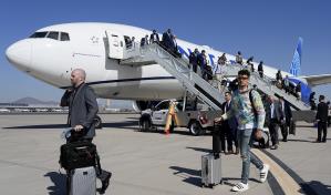 Eagles y Chiefs aterrizan en Phoenix de cara al Super Bowl
