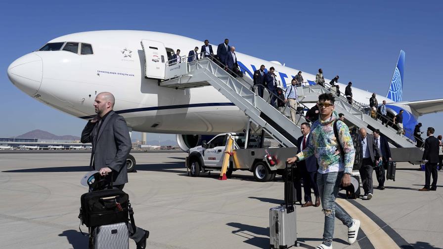 Eagles y Chiefs aterrizan en Phoenix de cara al Super Bowl Eagles y Chiefs aterrizan en Phoenix de cara al Super Bowl