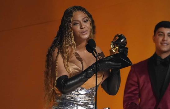 Beyoncé hace historia en los Grammy y Harry Styles conquista álbum del año