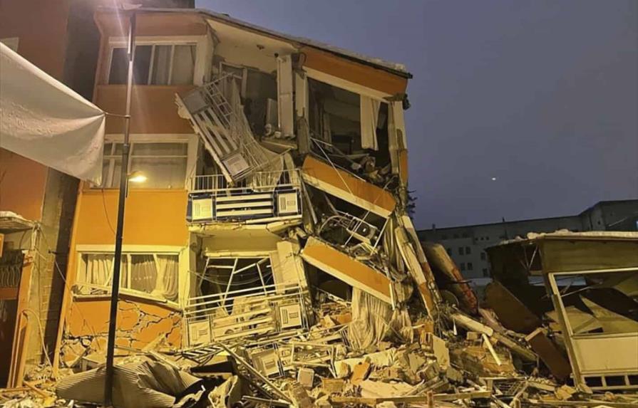 Al menos 20 muertos por terremoto en Turquía