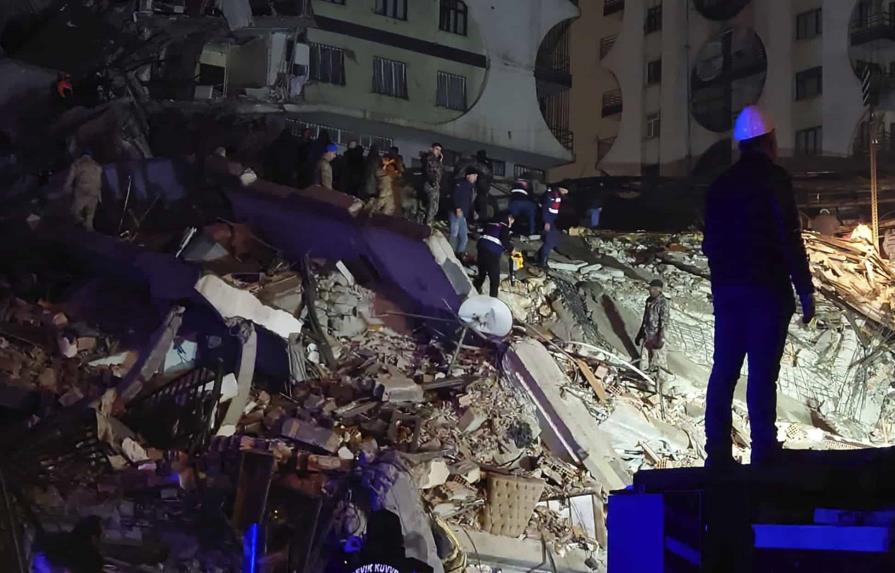 Más de 2,700 muertos en Turquía y Siria por los devastadores terremotos